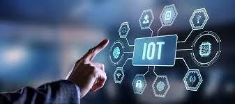 Internet das Coisas (IoT): A IoT está revolucionando o gerenciamento de ativos logísticos, permitindo monitoramento em tempo real e melhor conectividade entre dispositivos, o que aprimora a eficiência operacional.